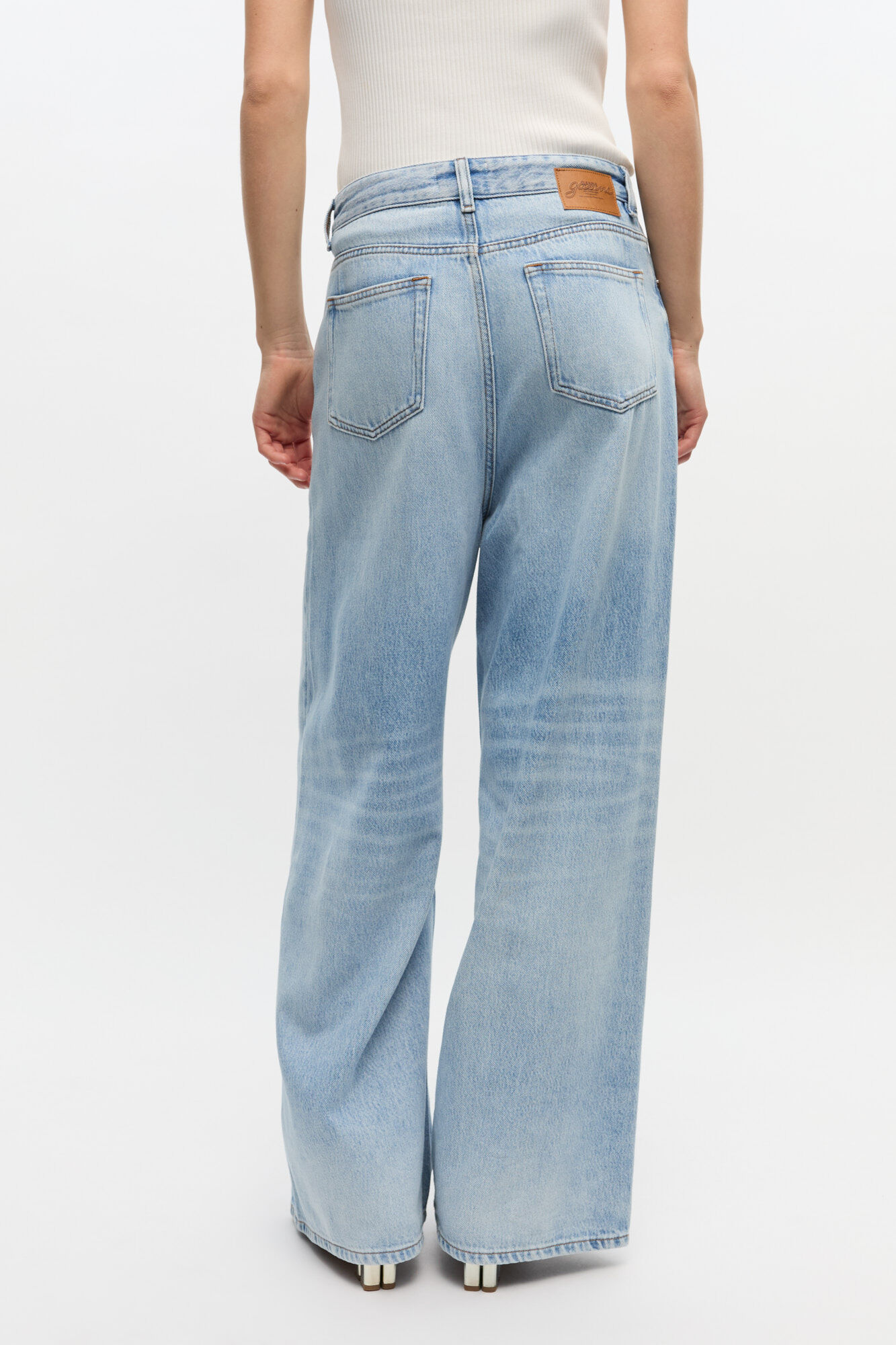 Jean ample bleu clair, Organic Cotton, in colour Light Blue Stone - 3 - GANNI