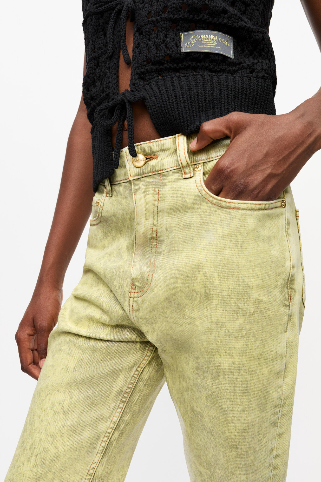 Jeans in Green Foil, Organic Cotton, in colour Golden Cypress - 4 - GANNI
