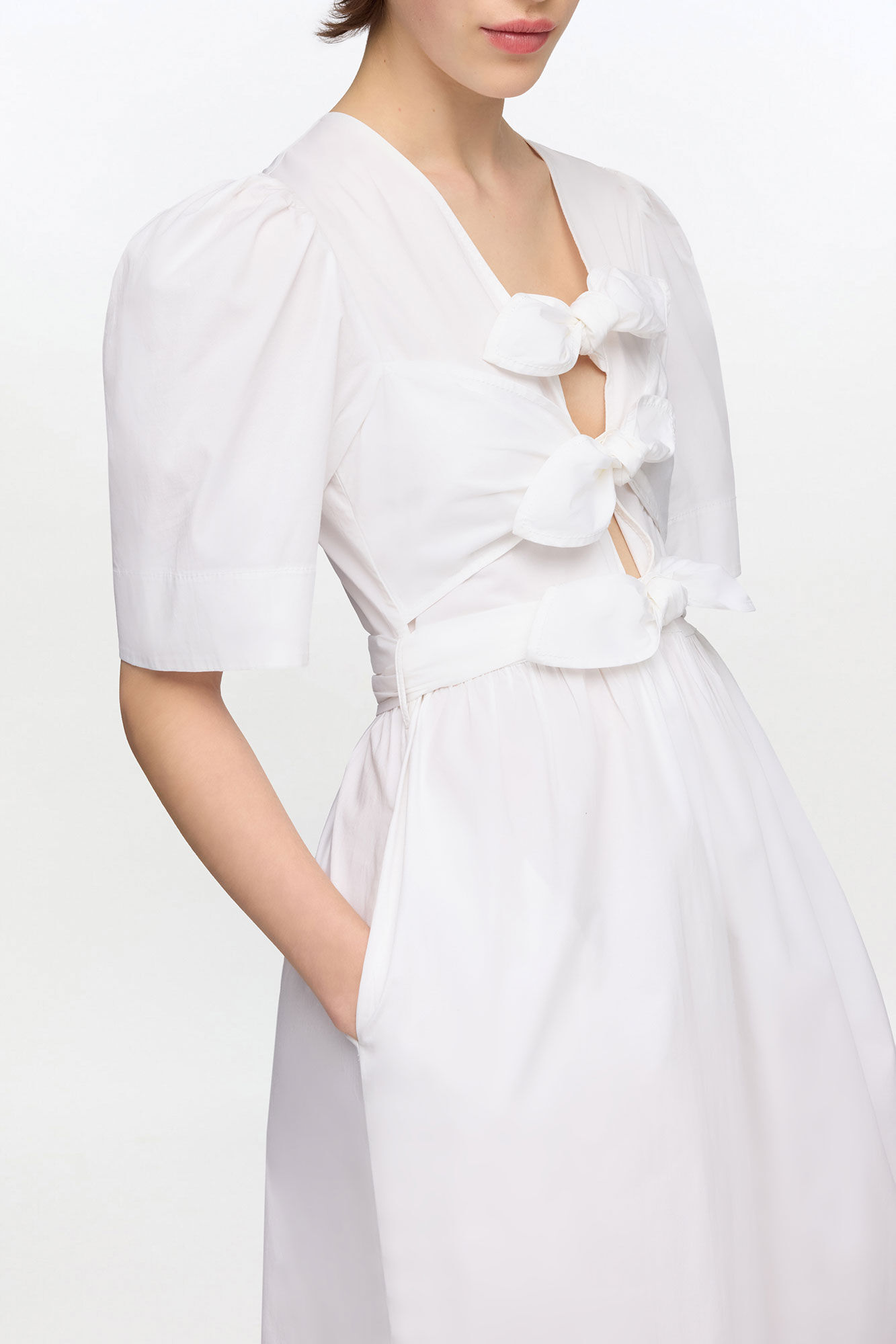 Hvid midikjole i bomuld med stretch og bindeb&aring;nd, Organic Cotton, in colour Bright White - 2 - GANNI