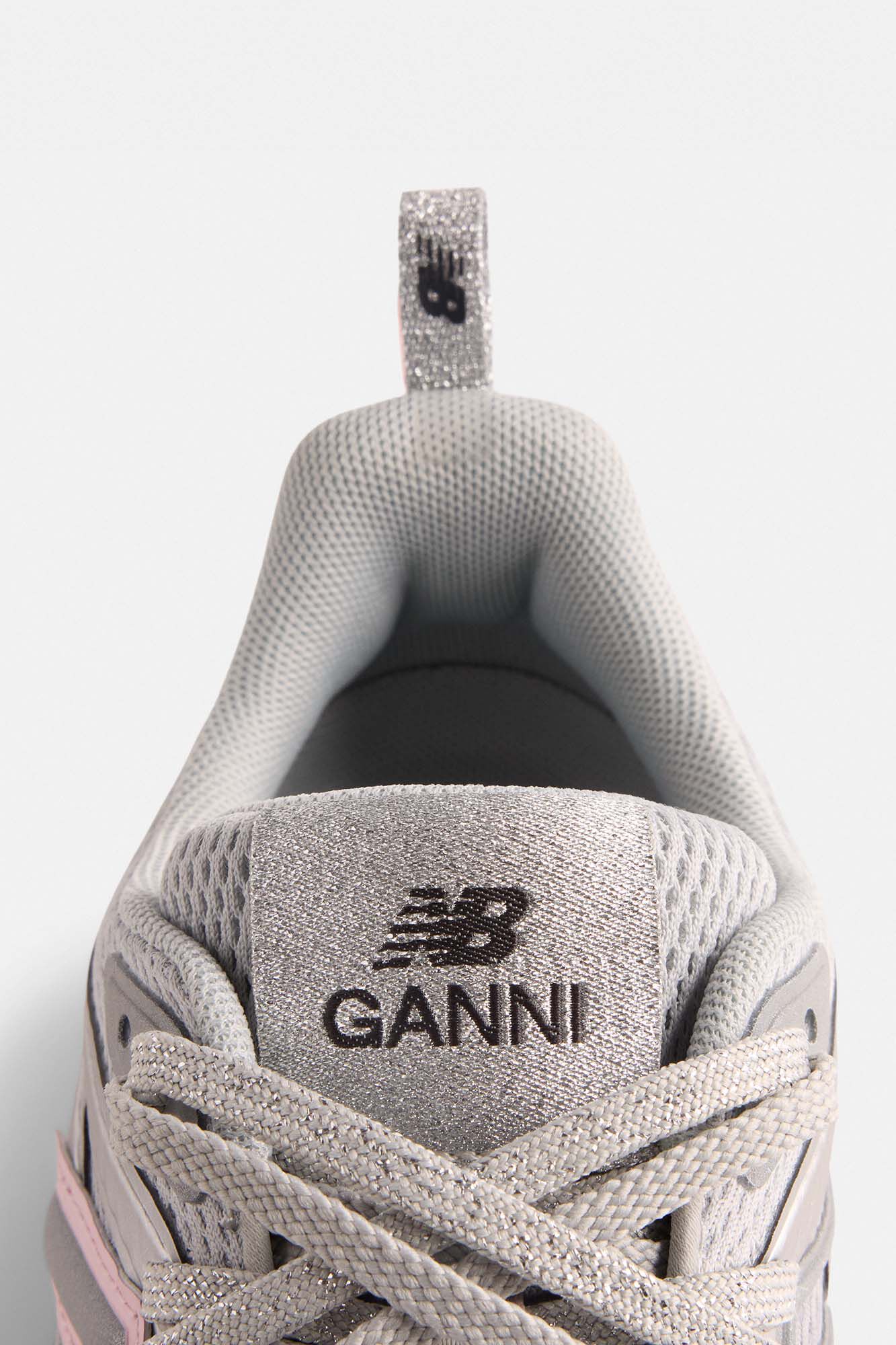 Baskets GANNI x New Balance FFT argent&eacute;es et roses, Recycled Polyester, in colour Silver Pink - 9 - GANNI