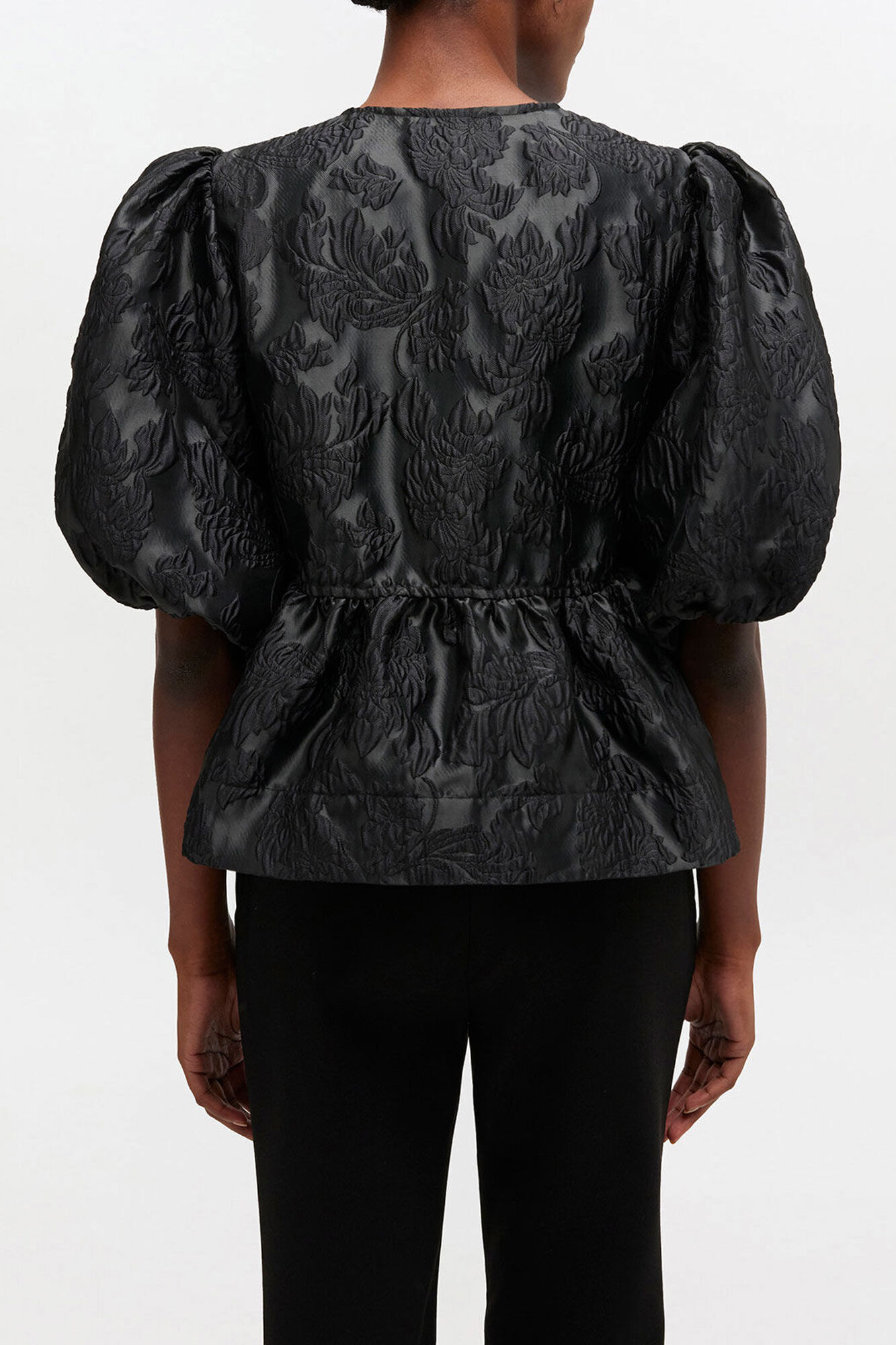 Blouse &agrave; n&oelig;ud p&eacute;plum en satin, Recycled Polyester, in colour Black - 3 - GANNI