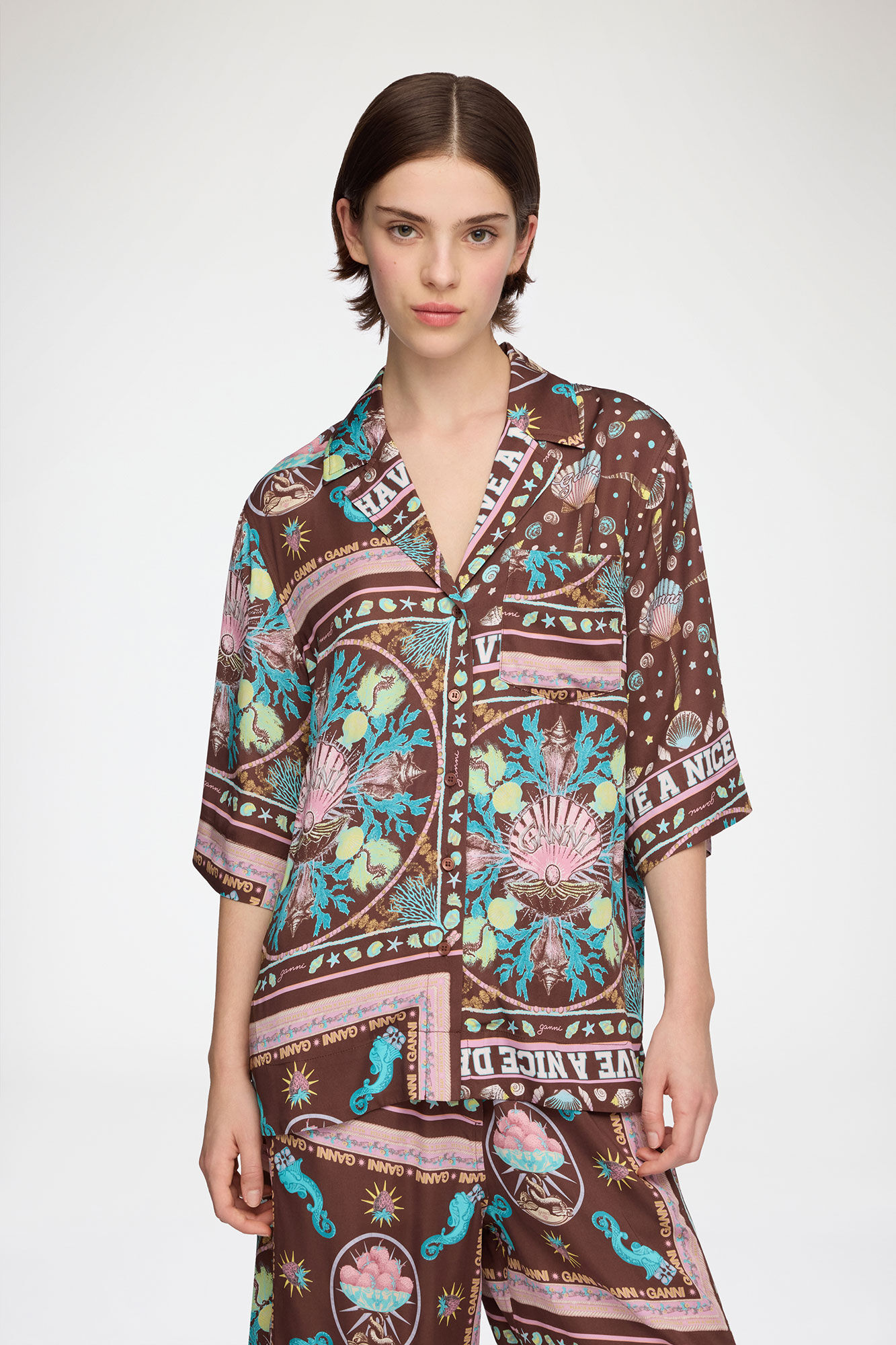 Chemise en serg&eacute; imprim&eacute;, Viscose, in colour Chicory Coffee - 1 - GANNI