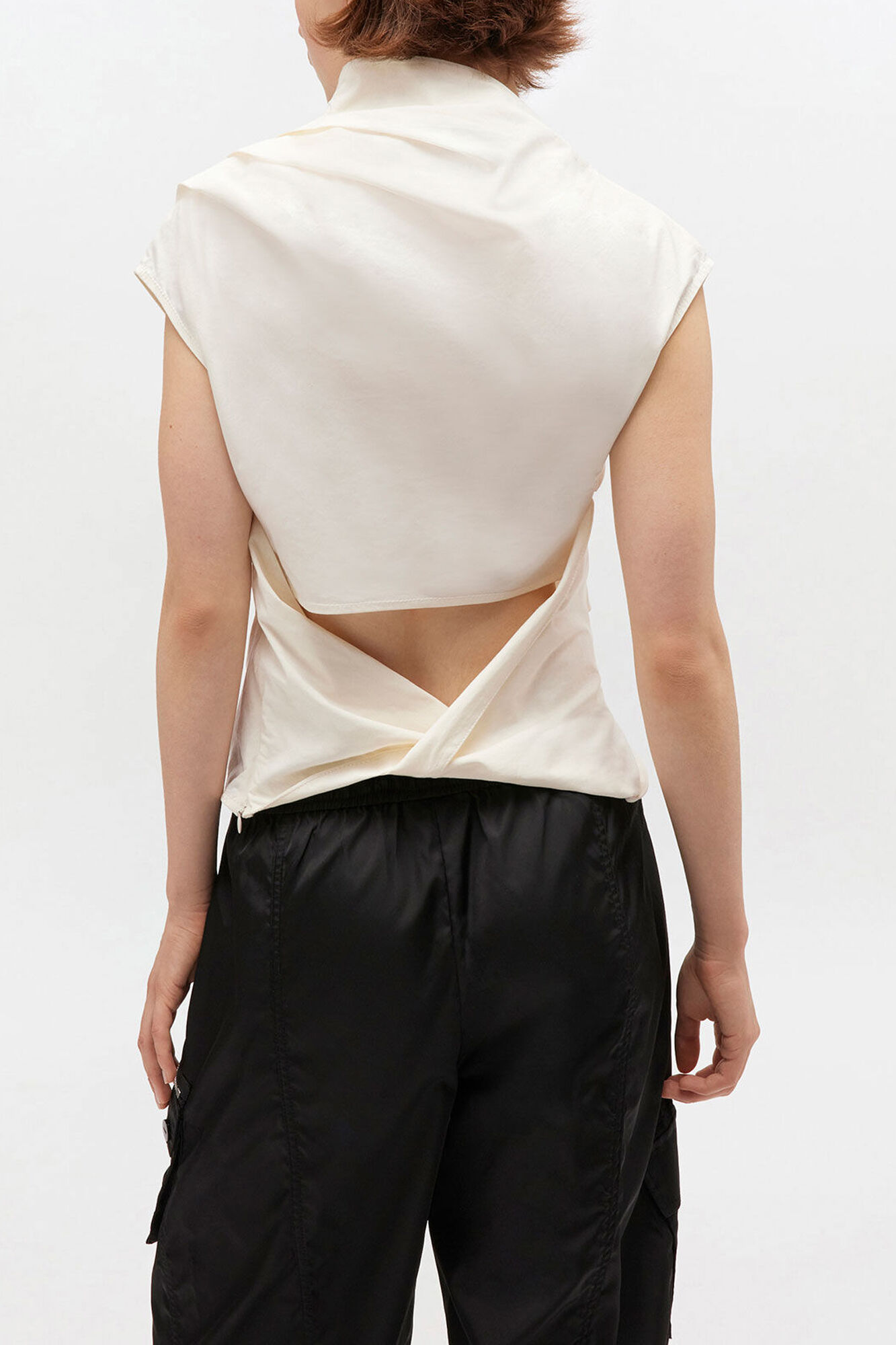 Elfenbeinfarbenes Top mit R&uuml;schen, Organic Cotton, in colour Egret - 3 - GANNI
