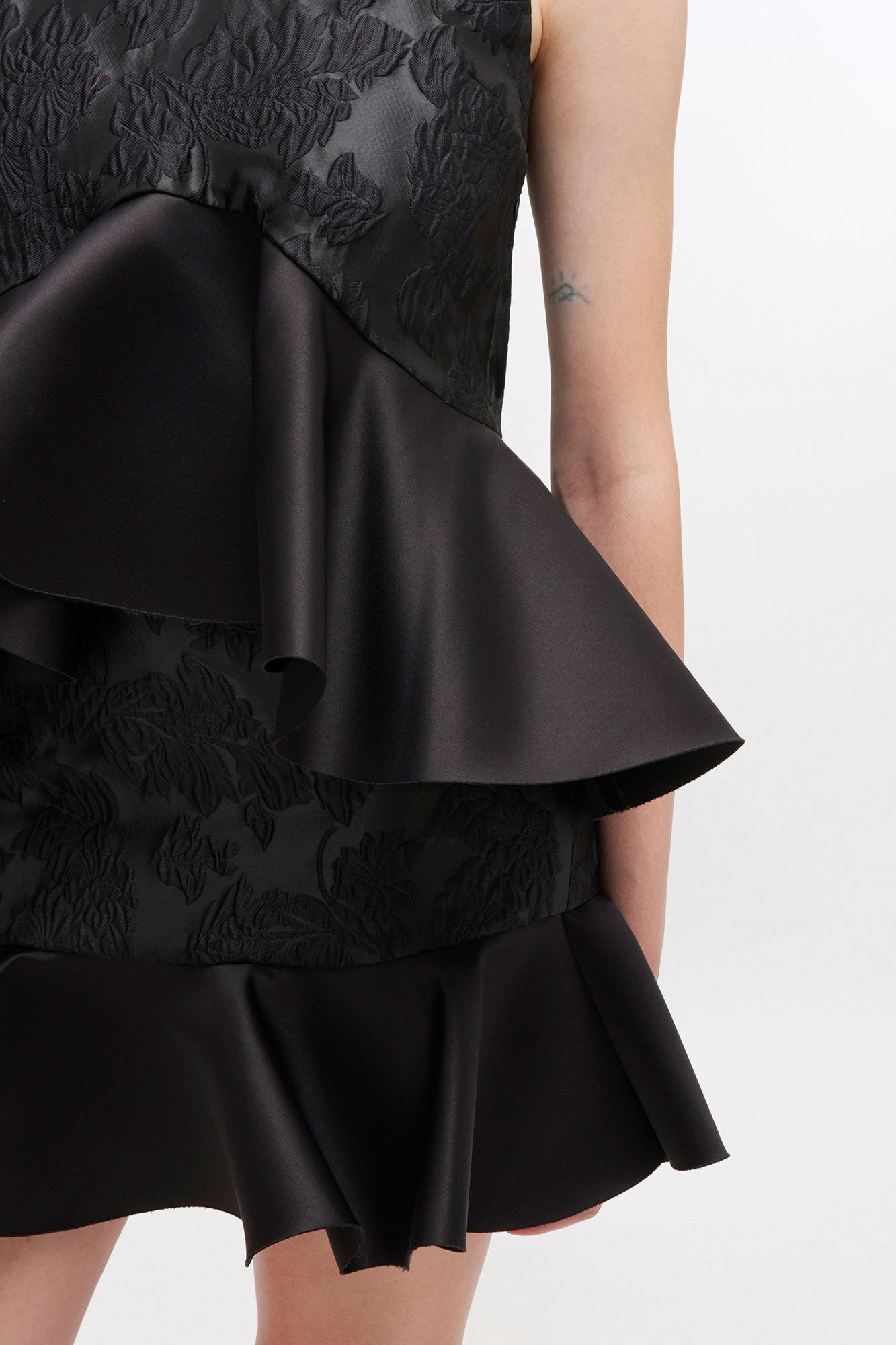 Satin-Cloqu&eacute;-Top mit Peplum, Recycled Polyester, in colour Black - 3 - GANNI