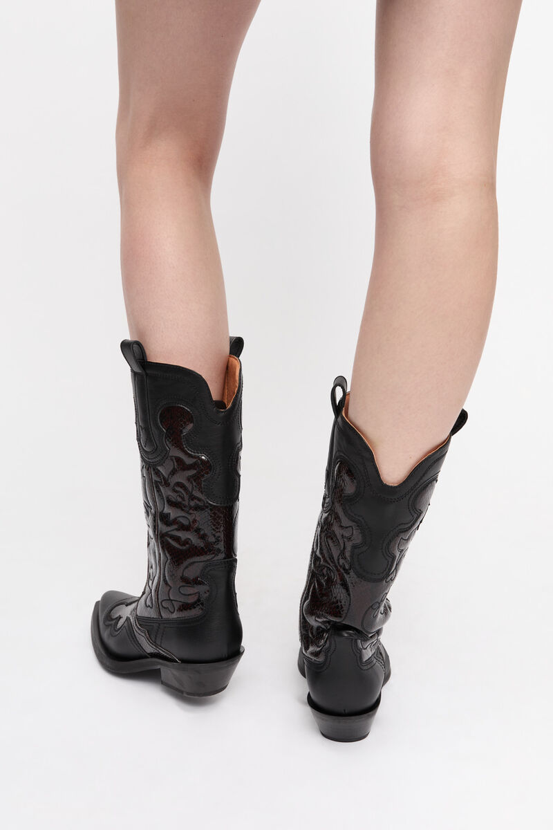 Westernstiefel mit mittlerer Schaftl&auml;nge und Stickerei in Dunkelrot, Recycled Leather, in colour Black/Dark Burgundy - 2 - GANNI