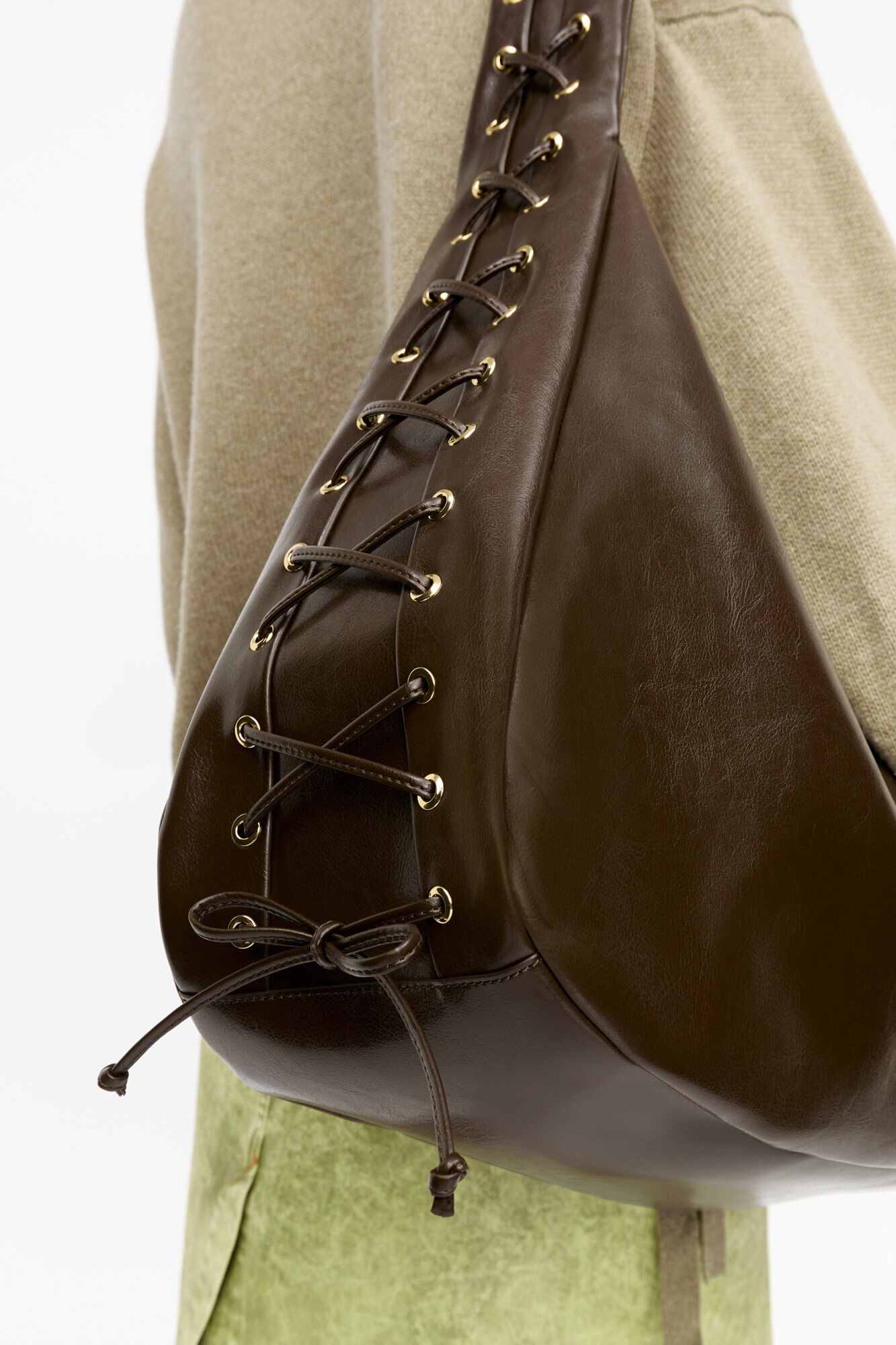 Sac Hobo XXL Oleatex vert olive fonc&eacute;, Polyurethane, in colour Dark Olive - 2 - GANNI