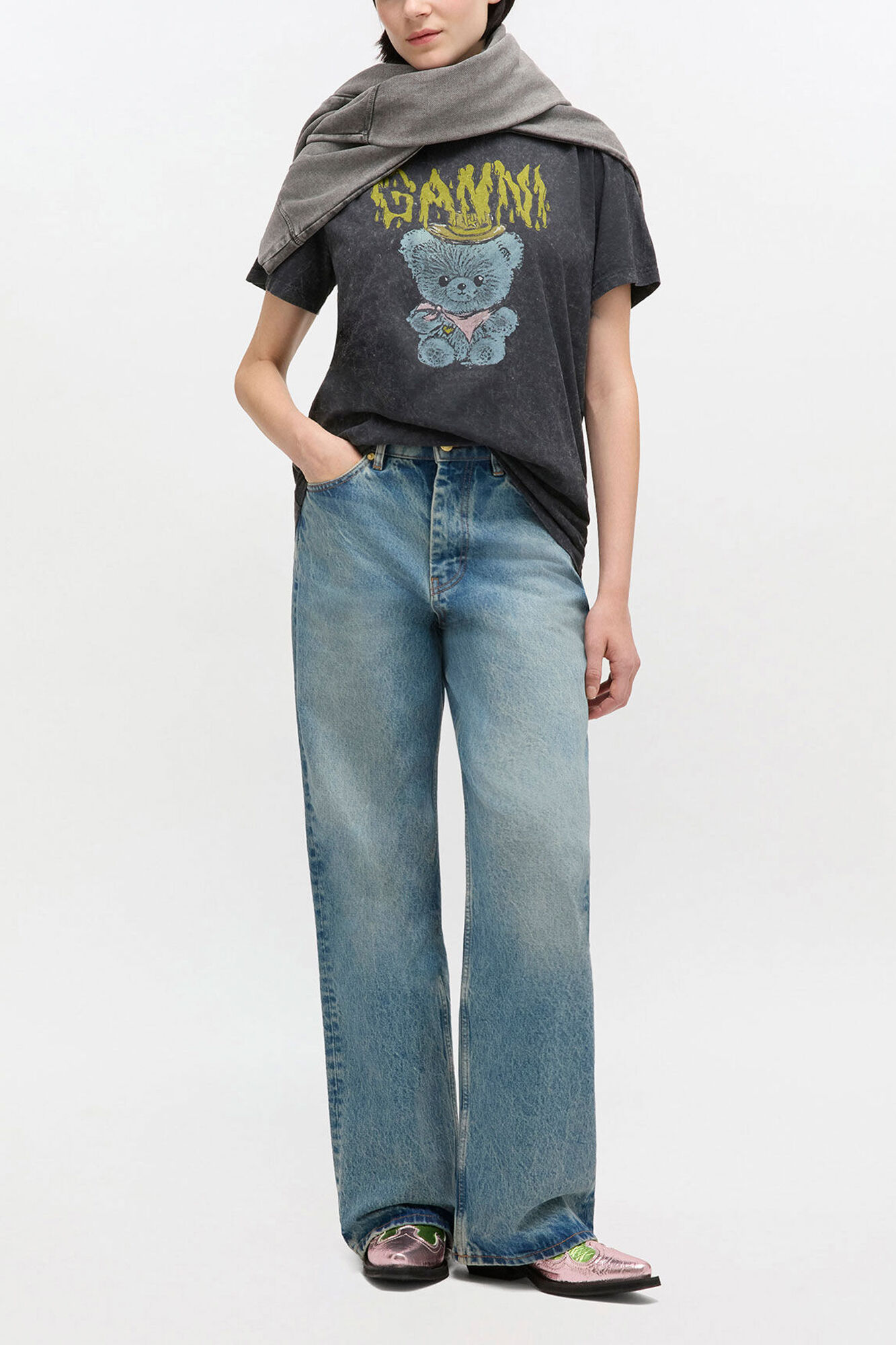 T-shirt d&eacute;lav&eacute; vintage, Recycled Cotton, in colour Black Washed - 2 - GANNI
