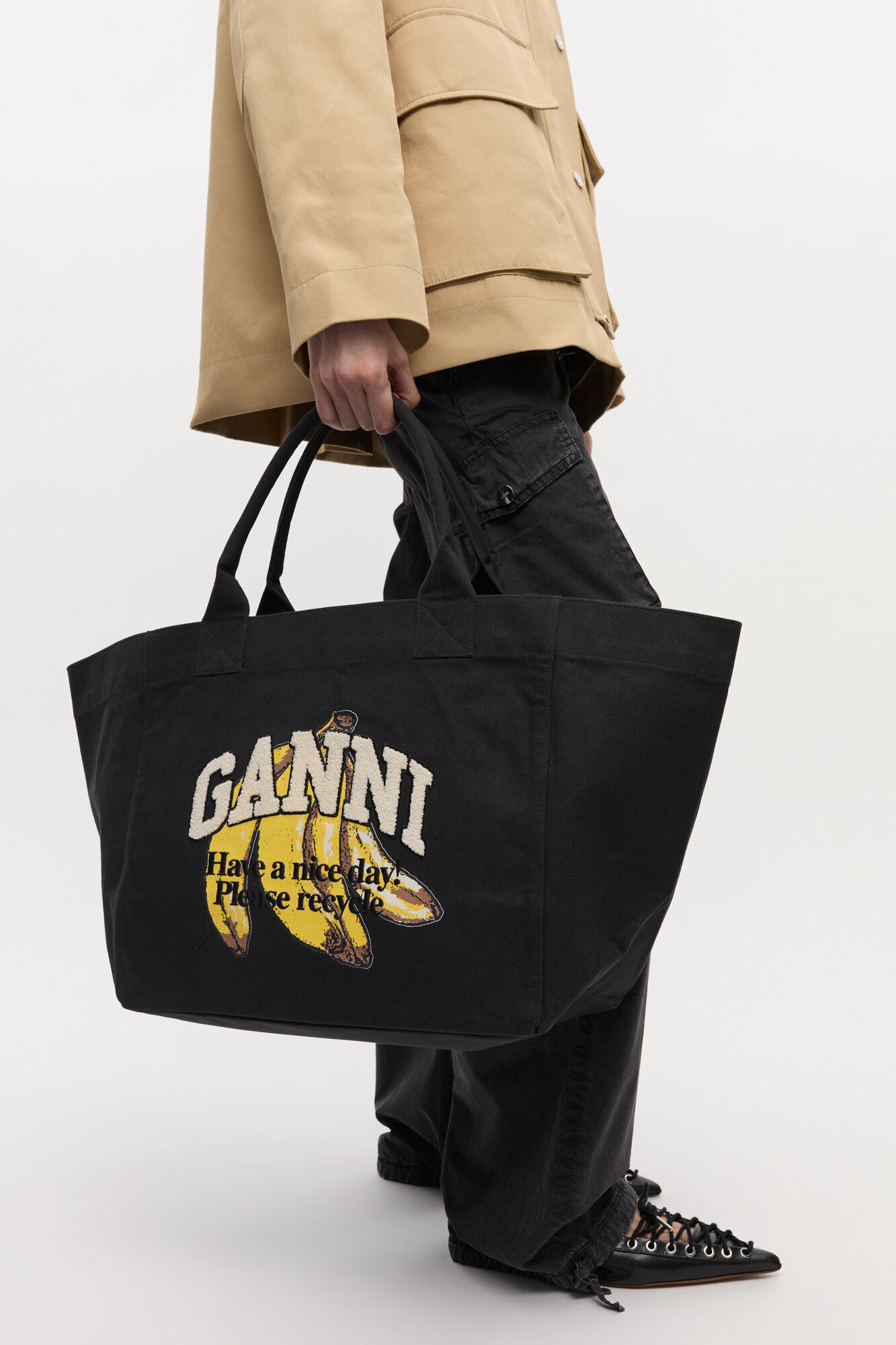 Tote XXL noir &agrave; imprim&eacute; banane, Recycled Cotton, in colour Black - 3 - GANNI