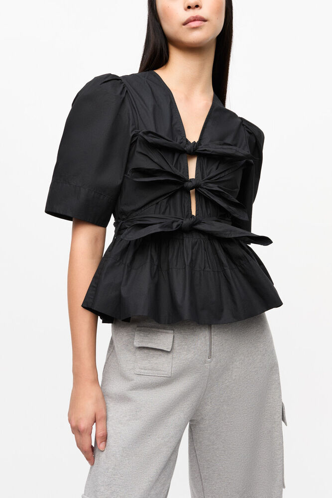 Schwarz gewaschene Bluse mit Bindeb&auml;ndern aus Stretch-Baumwolle, Black